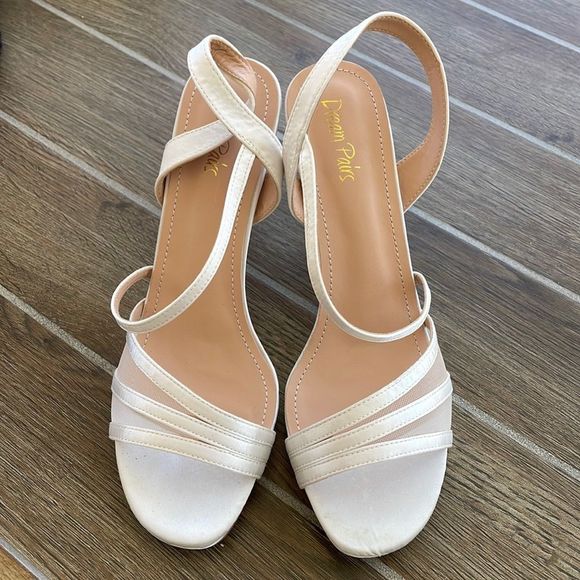 Brand new white satin heel - Picture 1 of 3